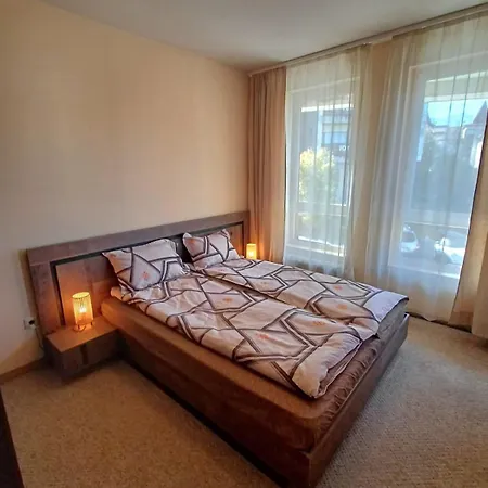 Melania In Complex Royal Towers *