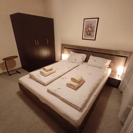 Melania In Complex Royal Towers דירה