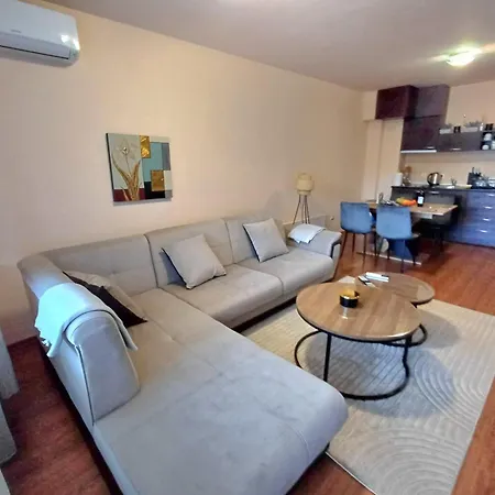 Melania In Complex Royal Towers * Μπάνσκο