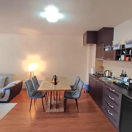 Melania In Complex Royal Towers Διαμέρισμα