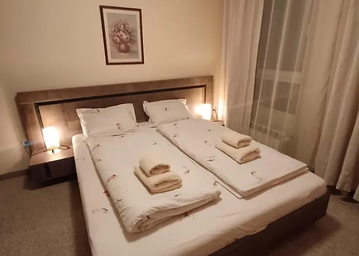 Melania In Complex Royal Towers *